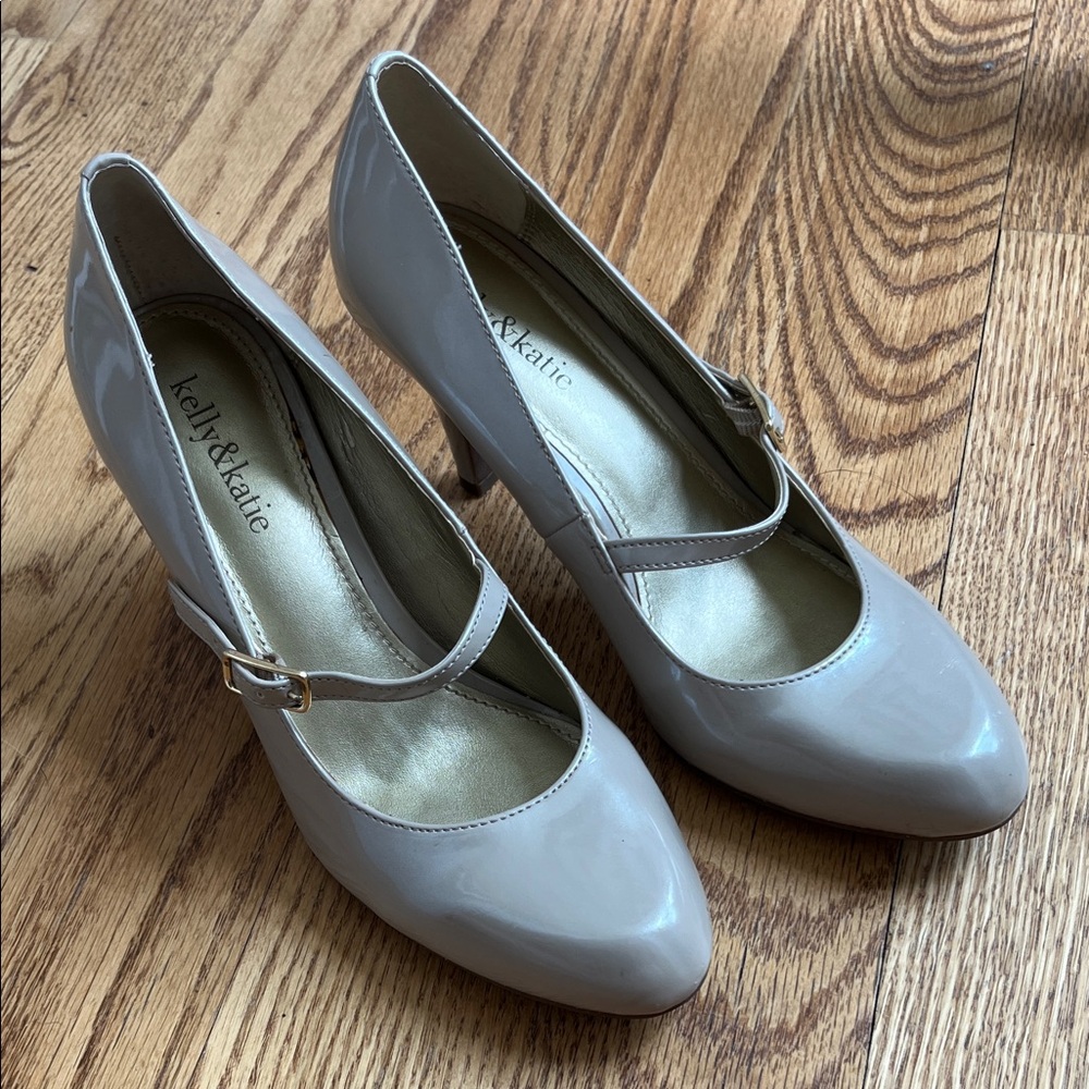 Kelly & Katie Women's Cream Heels